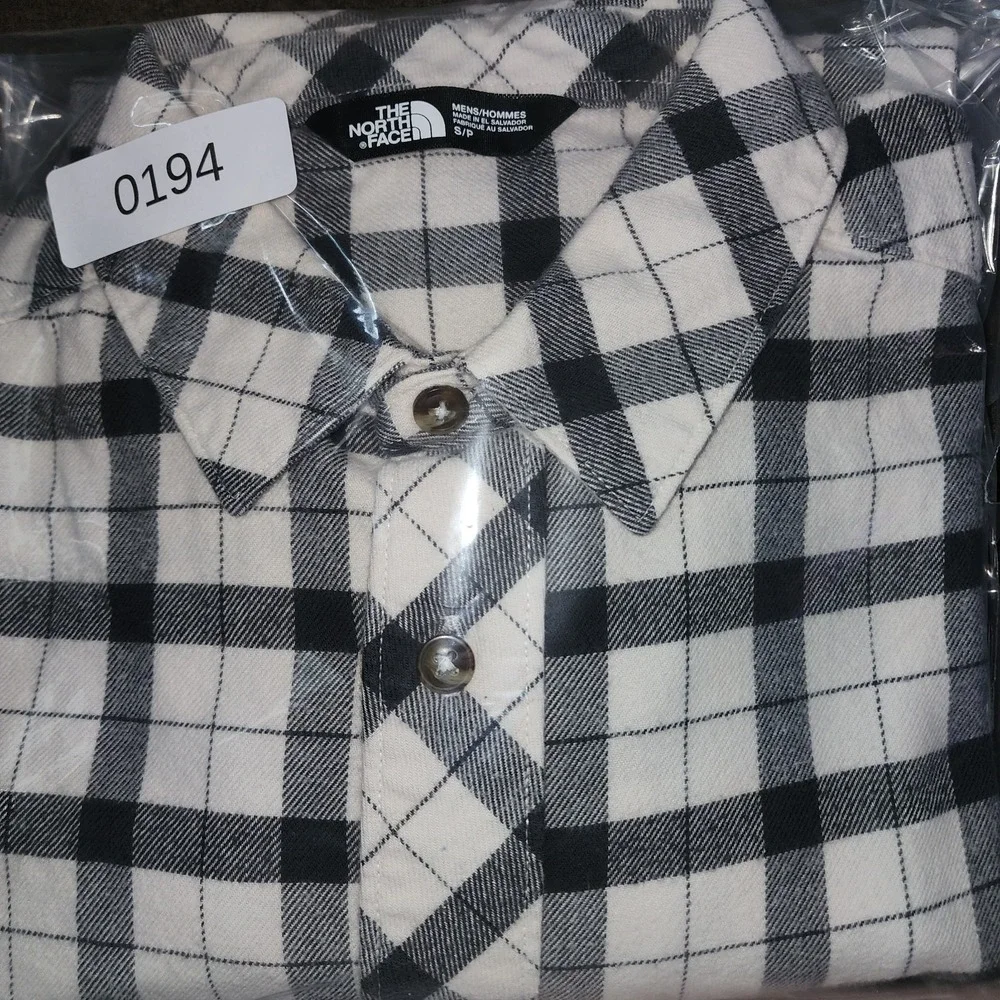 North Face Men's S/P Plaid Black/White Long Sleeve Cotton Flannel Button Down...